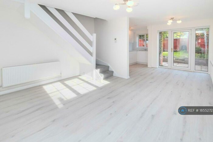 4 Bedroom End Of Terrace House To Rent In Ferndown Close, Sutton, SM2