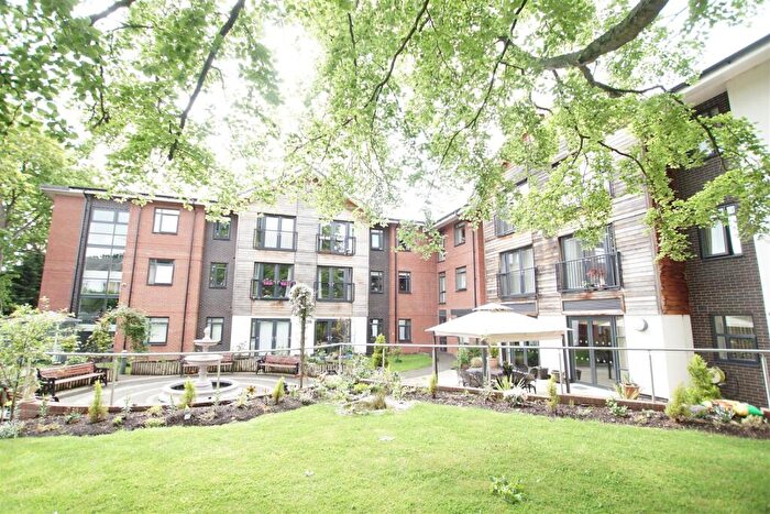 2 Bedroom Flat For Sale In Rohan Gardens, All Saints Road, Warwick, CV34