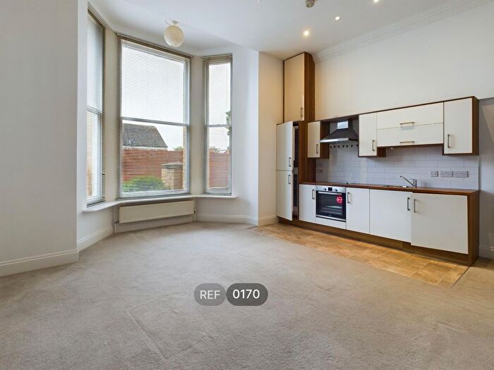 1 Bedroom Flat To Rent In Lawns Court, The Lawns, Sutton, HU7
