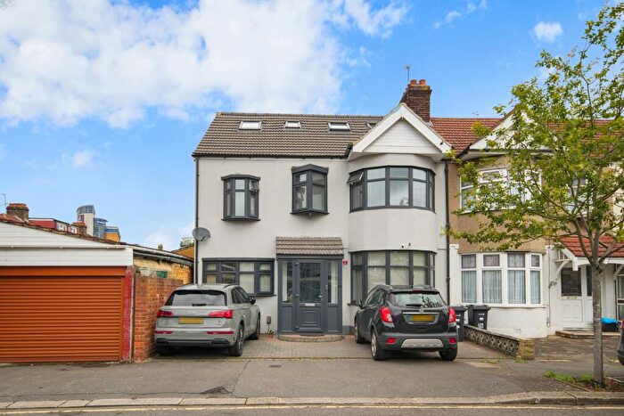 5 Bedroom End Of Terrace House For Sale In Clifton Road, Ilford, IG2