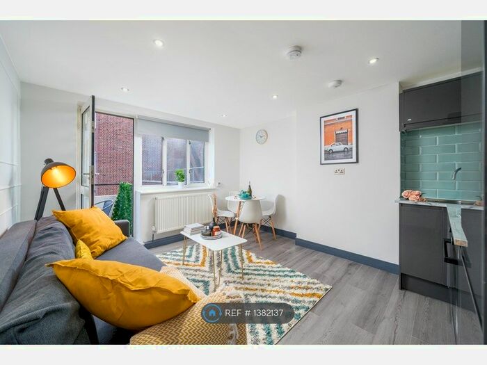 2 Bedroom Flat To Rent In Holland Park, London, W11