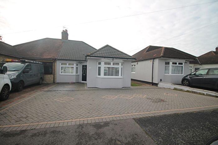 3 Bedroom Semi-Detached Bungalow To Rent In Somerset Gardens, Hornchurch, RM11