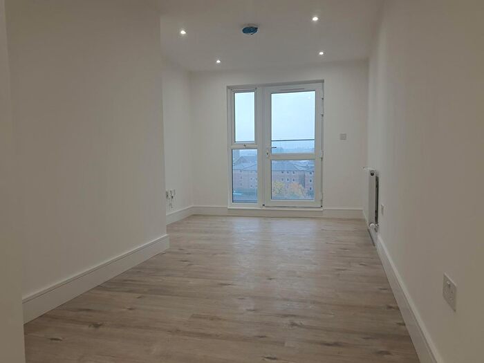 1 Bedroom Flat To Rent In Midland Apartments, Luton, LU2