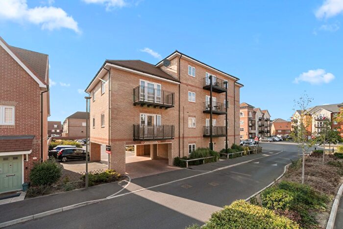 1 Bedroom Flat For Sale In Bell Farm Way, Walton-On-Thames, KT12