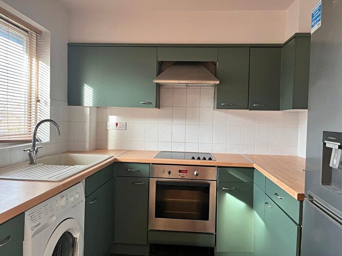 1 Bedroom Flat To Rent In Cotswold Way, Worcester Park, KT4