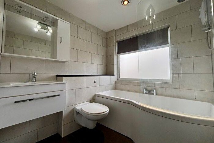 3 Bedroom Property To Rent In Viney Bank, Croydon, CR0