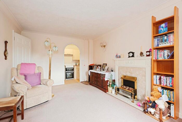 1 Bedroom Flat For Sale In Linkfield Lane, Redhill, Surrey, RH1