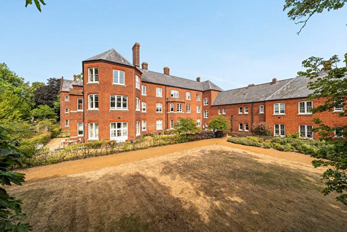 2 Bedroom Flat For Sale In Faringdon Court, Cholsey, Wallingford, Oxfordshire, OX10