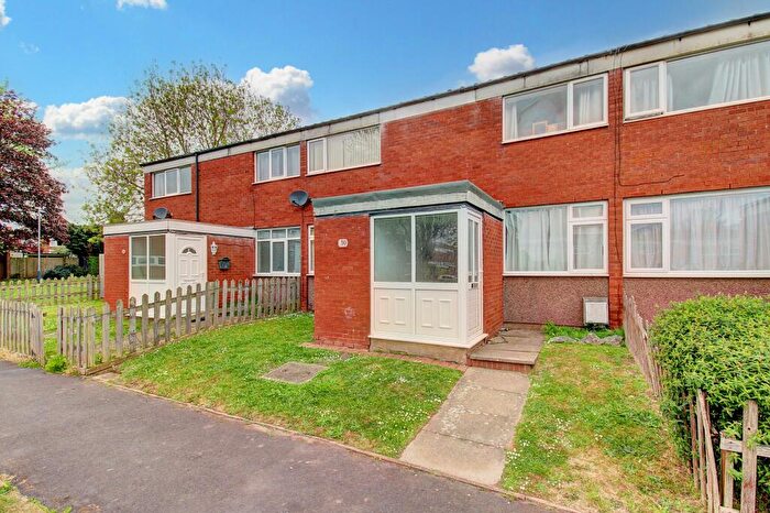3 Bedroom Terraced House For Sale In Peartree Avenue, Kingsbury, B78