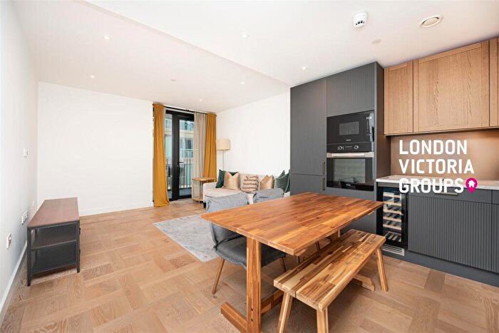 1 Bedroom Apartment To Rent In Merino Gardens, London, E1W