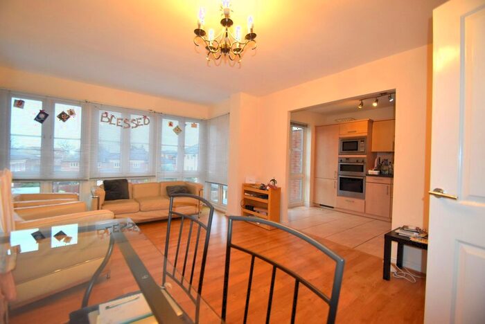 3 Bedroom Flat To Rent In Trevelyan Court, Windsor, Berkshire, SL4