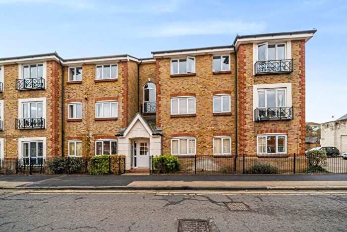 2 Bedroom Flat To Rent In Canbury Park Road, Kingston Upon Thames, Surrey, KT2