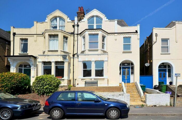 1 Bedroom Flat To Rent In Woodside, Wimbledon, London, SW19