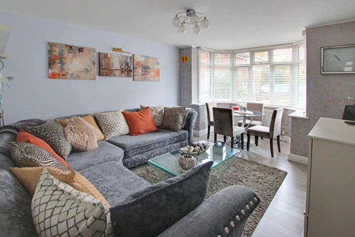 2 Bedroom Flat For Sale In Devonshire Court, Shirley, CR0