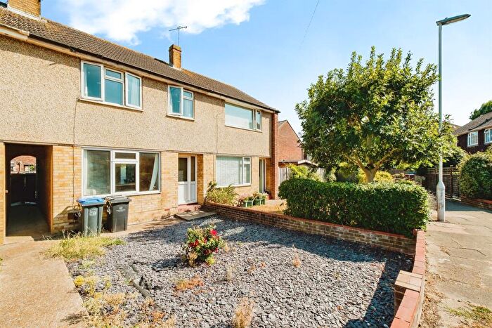 3 Bedroom Terraced House For Sale In Harrison Road, Worthing, BN14