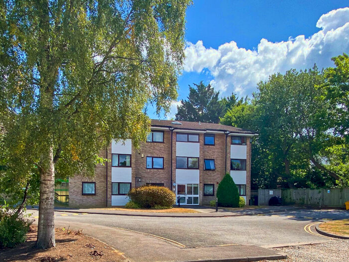 3 Bedroom Flat To Rent In Greencroft, Clockhouse Road, -, GU14
