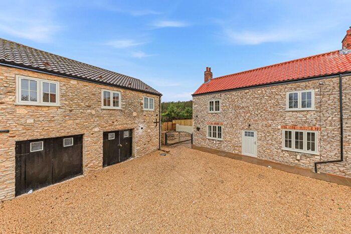 4 Bedroom Semi-detached House For Sale In Sutton Lane, Byram, WF11