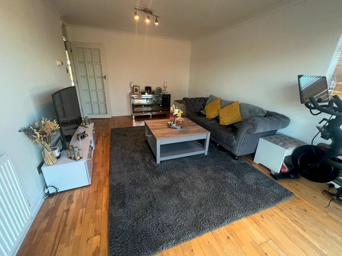 2 Bedroom Flat To Rent In St Peters Close, Newbury Park, IG2