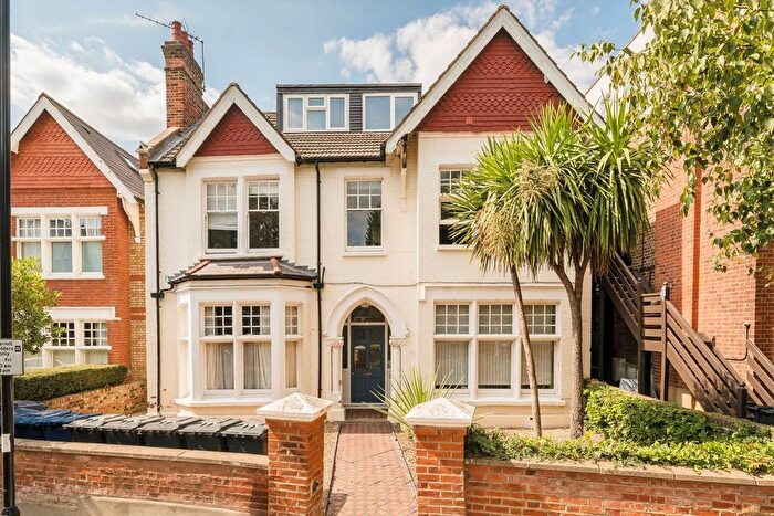 2 Bedroom Flat To Rent In Kings Avenue, Ealing, W5