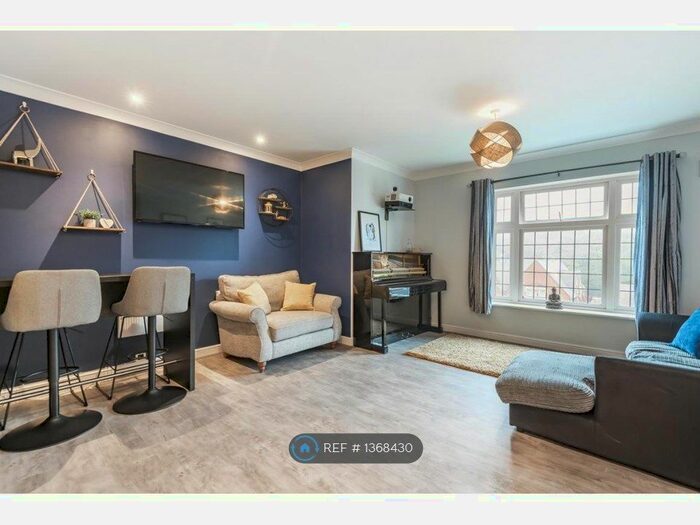 2 Bedroom Flat To Rent In London Road, Camberley, GU15