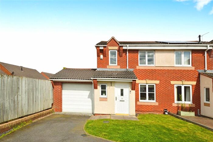 3 Bedroom Semi-Detached House To Rent In Tunicliffe Court, Swadlincote, Derbyshire, DE11