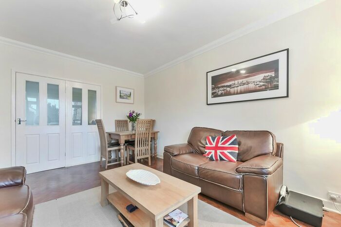 2 Bedroom Flat To Rent In Nightingale Lane, London, SW12