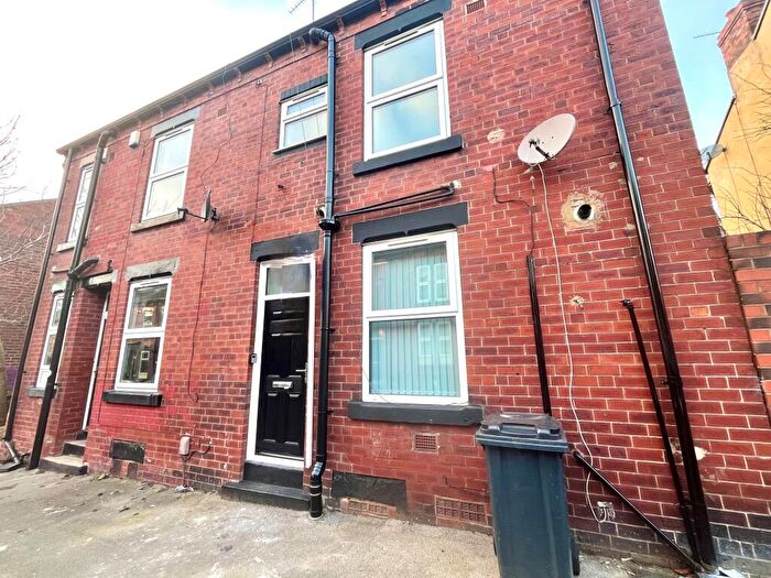 2 Bedroom House To Rent In Autumn Place, Leeds, LS6