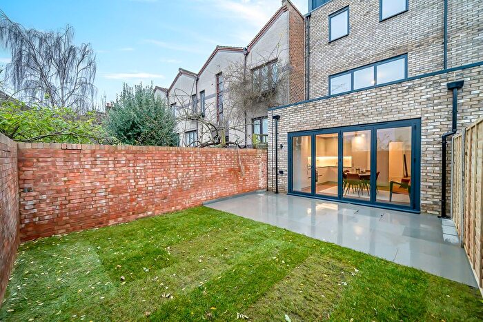 4 Bedroom Terraced House For Sale In Flat Poet's Corner, Herne Hill, SE24