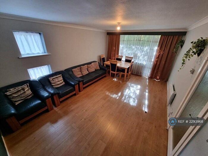 2 Bedroom Flat To Rent In Grosvenor Court, Salford, M7
