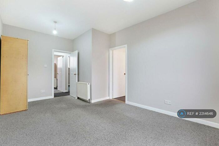 2 Bedroom Flat To Rent In City Link Court, London, SE14