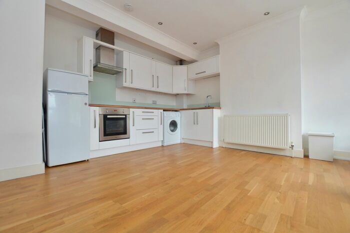 1 Bedroom Flat To Rent In High Road Leytonstone, London, E11