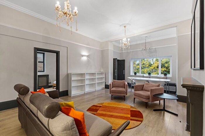 3 Bedroom Flat To Rent In The Avenue, London, NW6