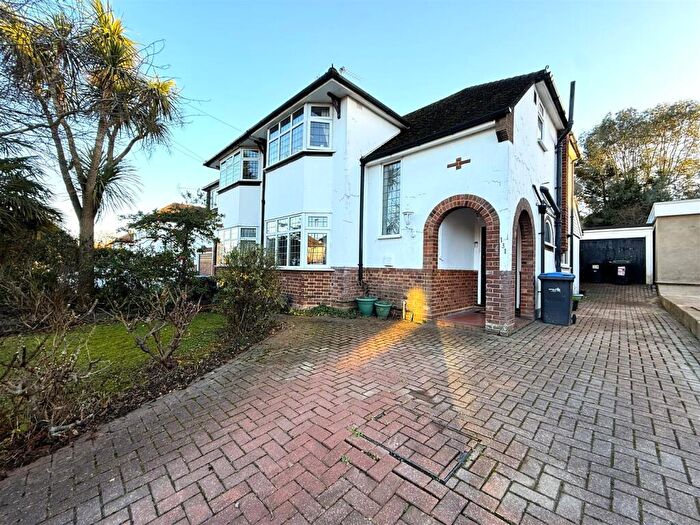 3 Bedroom Semi Detached House For Sale In South Lodge Drive, London, N14