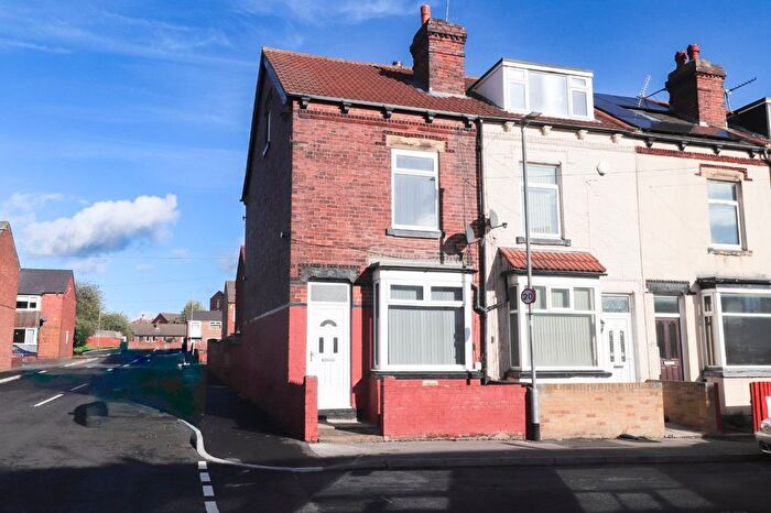 4 Bedroom End Terrace House To Rent In Vermont Street, Leeds, West Yorkshire, LS13
