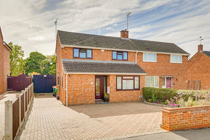 3 Bedroom Semi-Detached House For Sale In Crossway, Leighton Buzzard, LU7