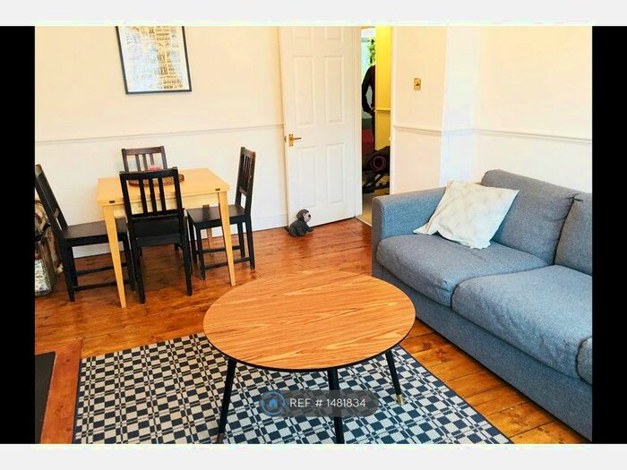 2 Bedroom Flat To Rent In Sandrock Road, London, SE13