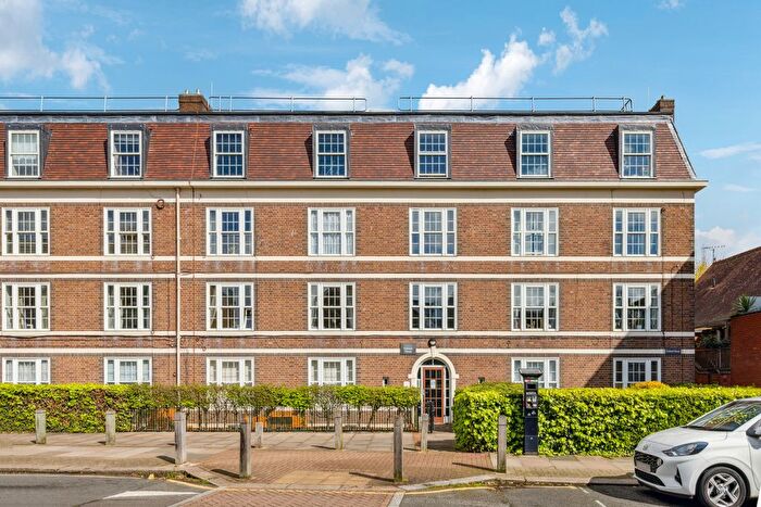 2 Bedroom Flat To Rent In Felsham House, Felsham Road, SW15