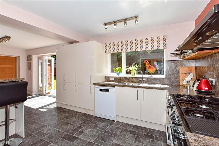 4 Bedroom Detached House For Sale In Blythe Road, Maidstone, Kent, ME15