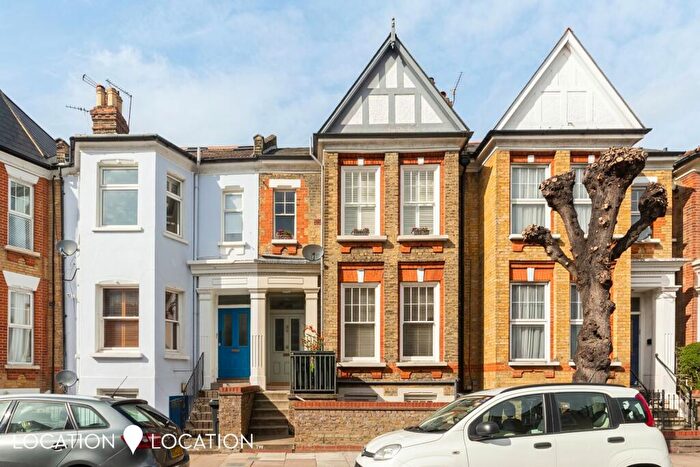 2 Bedroom Flat For Sale In Forburg Road, London, N16