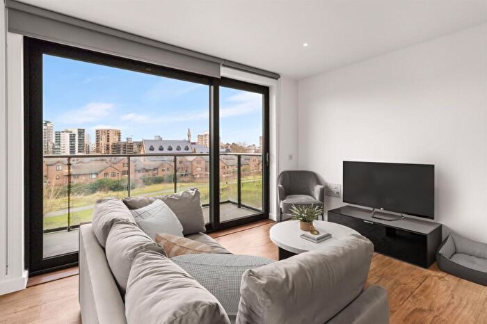 2 Bedroom Flat To Rent In Fizzy Poplar, Lindfield Street, Poplar, E14