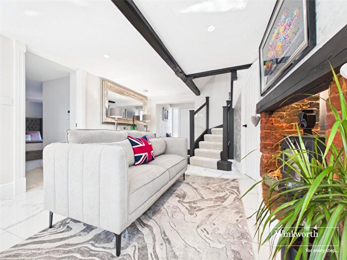 4 Bedroom Detached House For Sale In Norton Road, Wokingham Outskirts, Berkshire, RG7