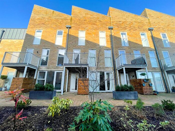 3 Bedroom Town House To Rent In Old Mill Lane, Wharncliffe Side, S35