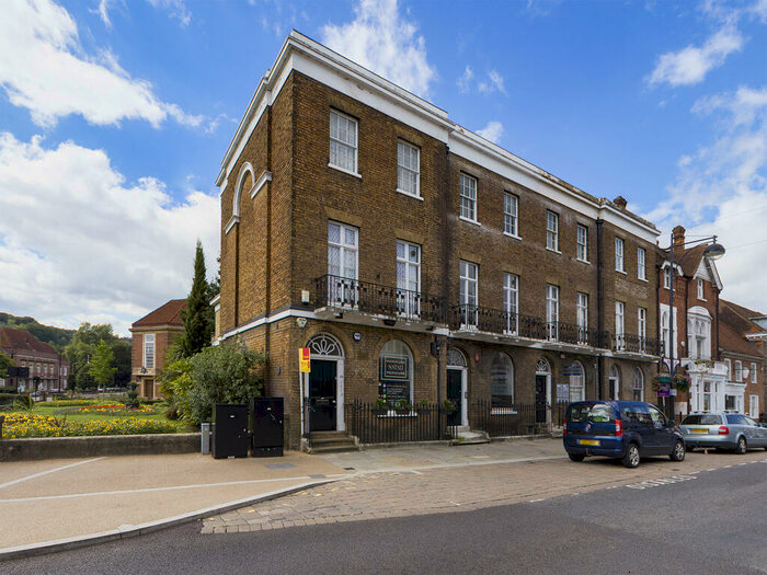 2 Bedroom Flat To Rent In High Street, High Wycombe, HP11