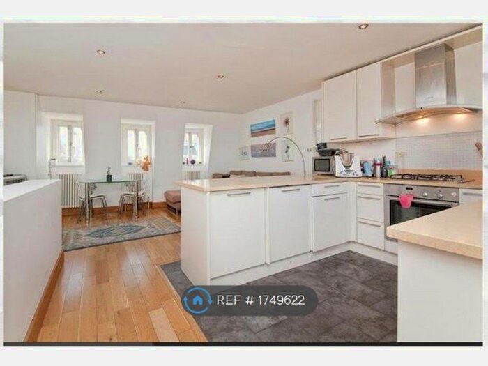 3 Bedroom Flat To Rent In Upper Street, London, N1