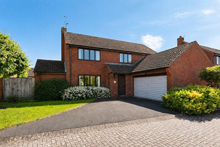 4 Bedroom Detached House For Sale In Canberra Close, Wellesbourne, Warwick, CV35