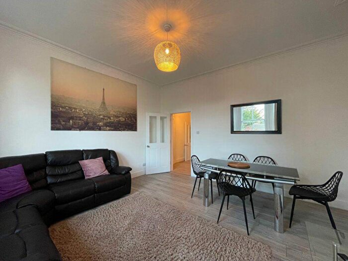 3 Bedroom Flat To Rent In Clermont Road -, P85