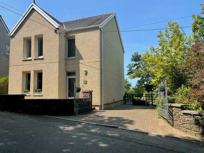 4 Bedroom Detached House For Sale In Heol Y Garn, Garnswllt, Ammanford, SA18
