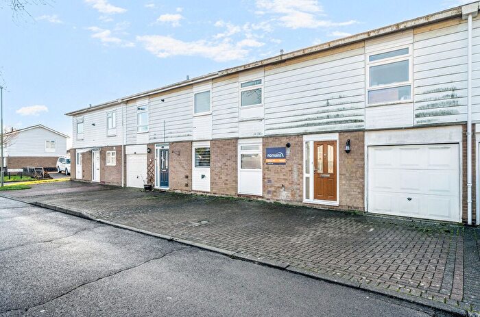 3 Bedroom Detached House For Sale In Abbey Road, Basingstoke, Hampshire, RG24