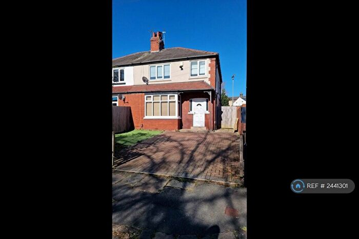 3 Bedroom Semi-Detached House To Rent In St. Michaels Grove, Leeds, LS6