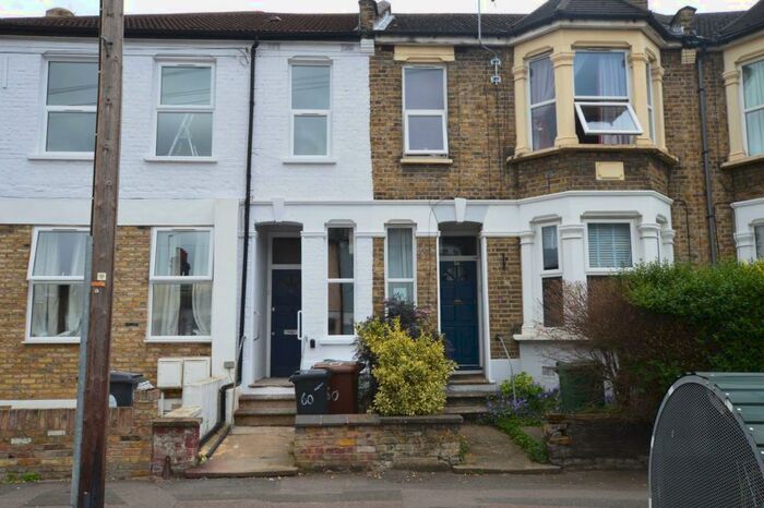 3 Bedroom Flat To Rent In Newport Road, Leyton, E10